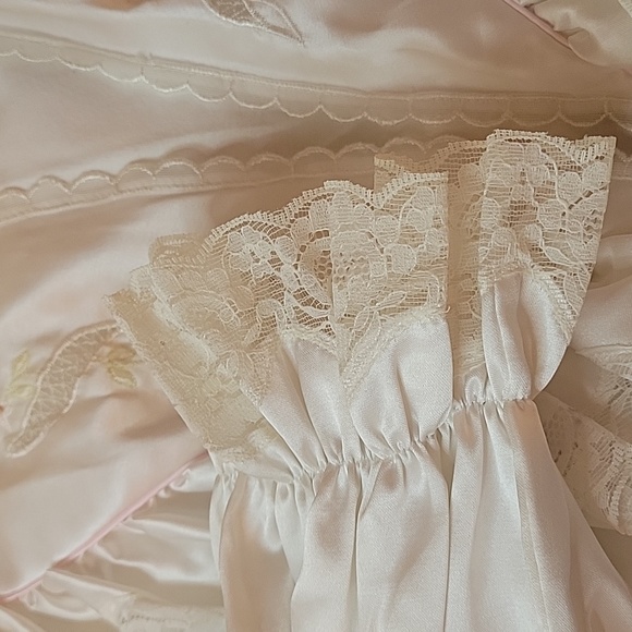 Vintage with Tags. R. Michael Alan Robe - Picture 5 of 5